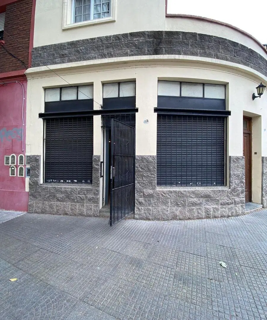 Alquiler Oficina Local planta baja a metros de avenida mitre sin expensas 2