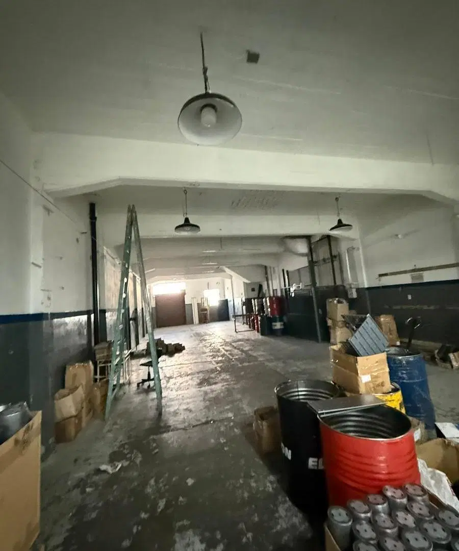 Galpón deposito apto local 450m2 sobre Avenida Laprida en 2 plantas ALQUILER 2