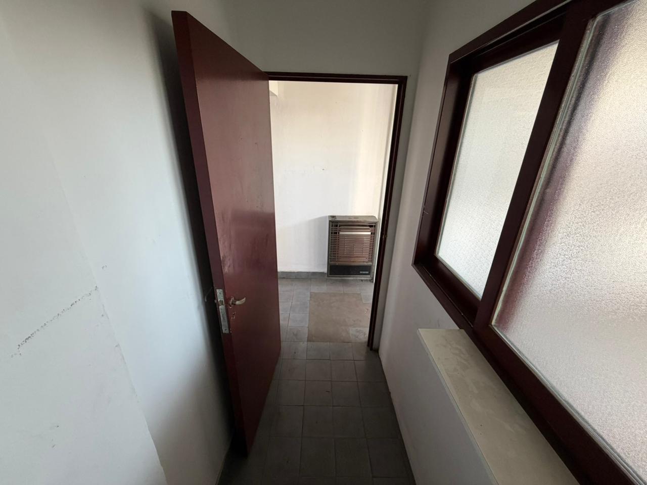 Foto de venta deposito galpon con Oficina - 300m2- florida, imagen 2