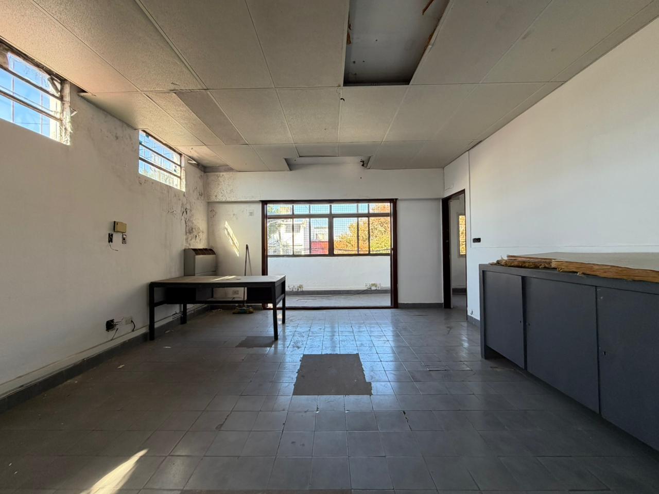 Foto de venta deposito galpon con Oficina - 300m2- florida, imagen 5