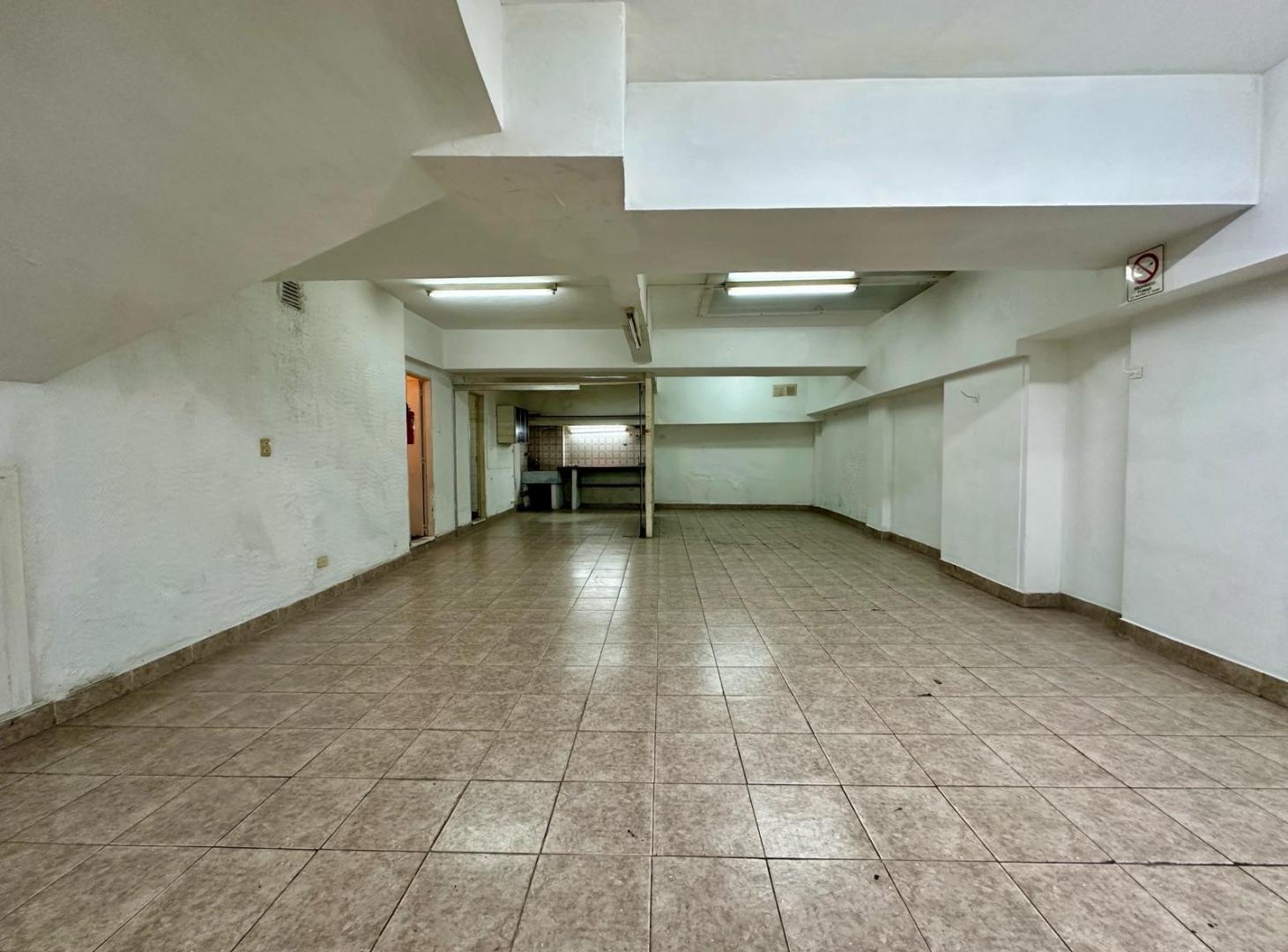 Foto de VENTA LOCAL COMERCIAL SOBRE AVENIDA MITRE 98m2 - 2 baños - VICENTE, imagen 5