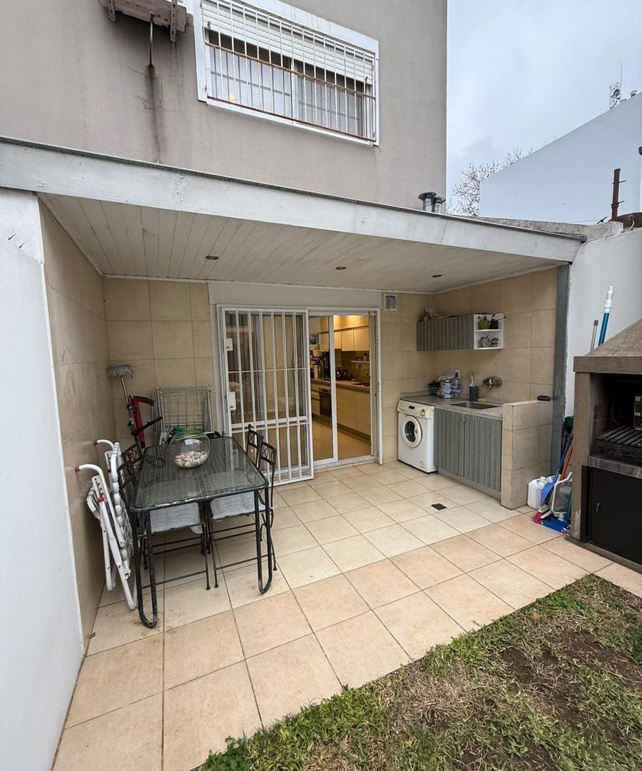 Foto de Casa triplex 5 ambientes 4 dormitorios jardin piscina, imagen 5