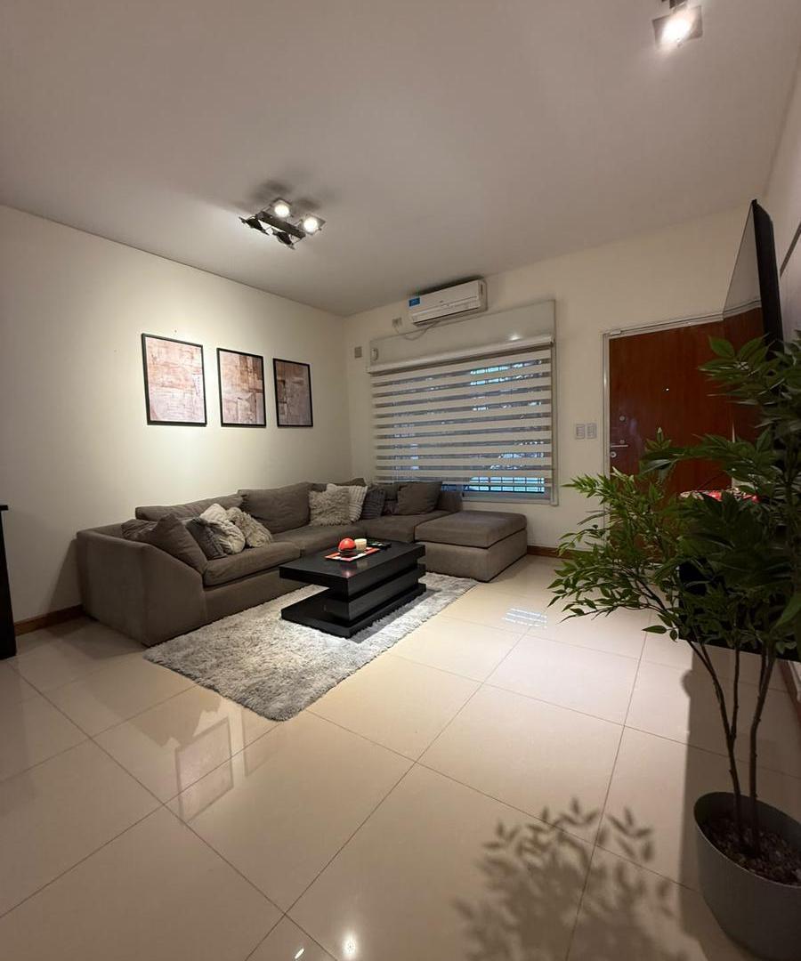 Foto de Casa triplex 5 ambientes 4 dormitorios jardin piscina, imagen 5