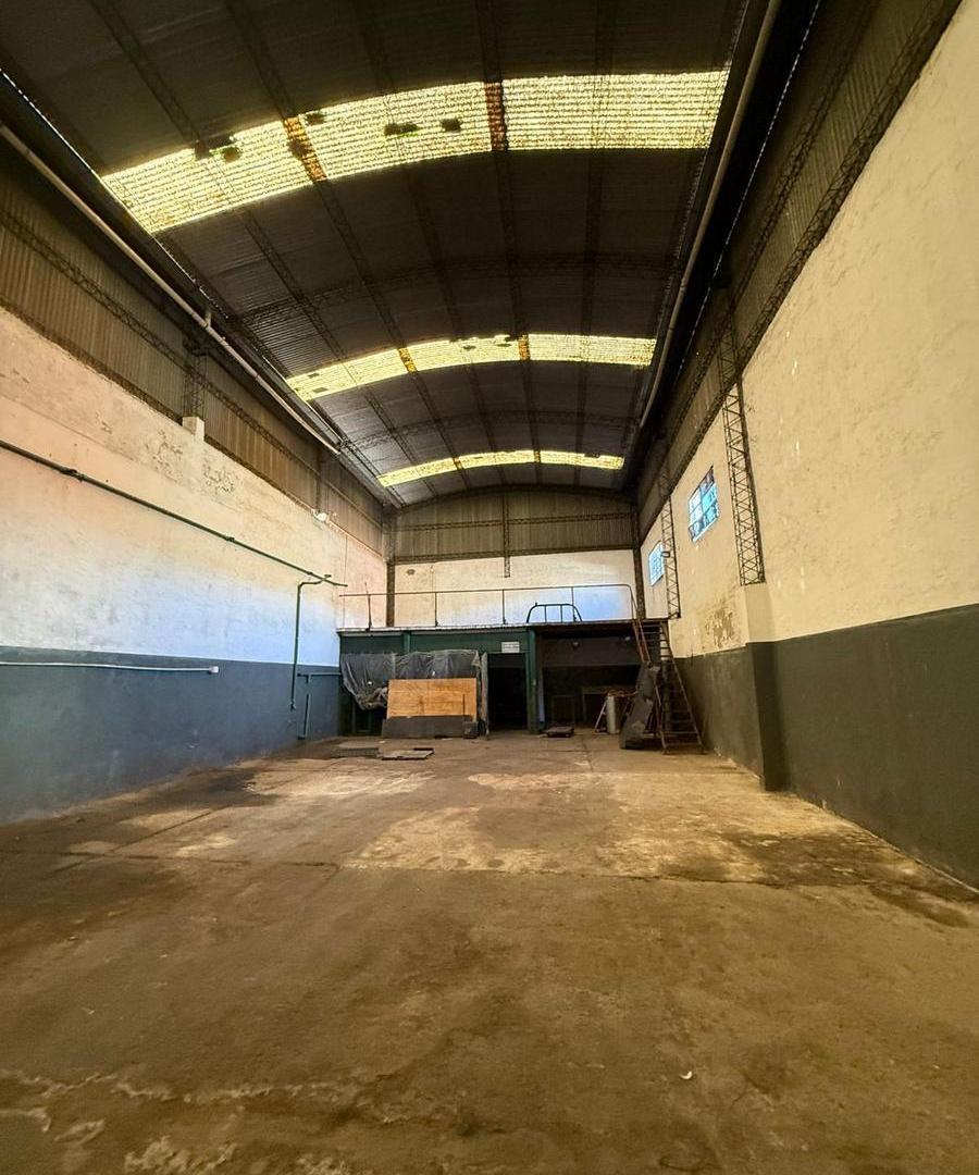 Foto de deposito con oficina con 320m2 total, imagen 3