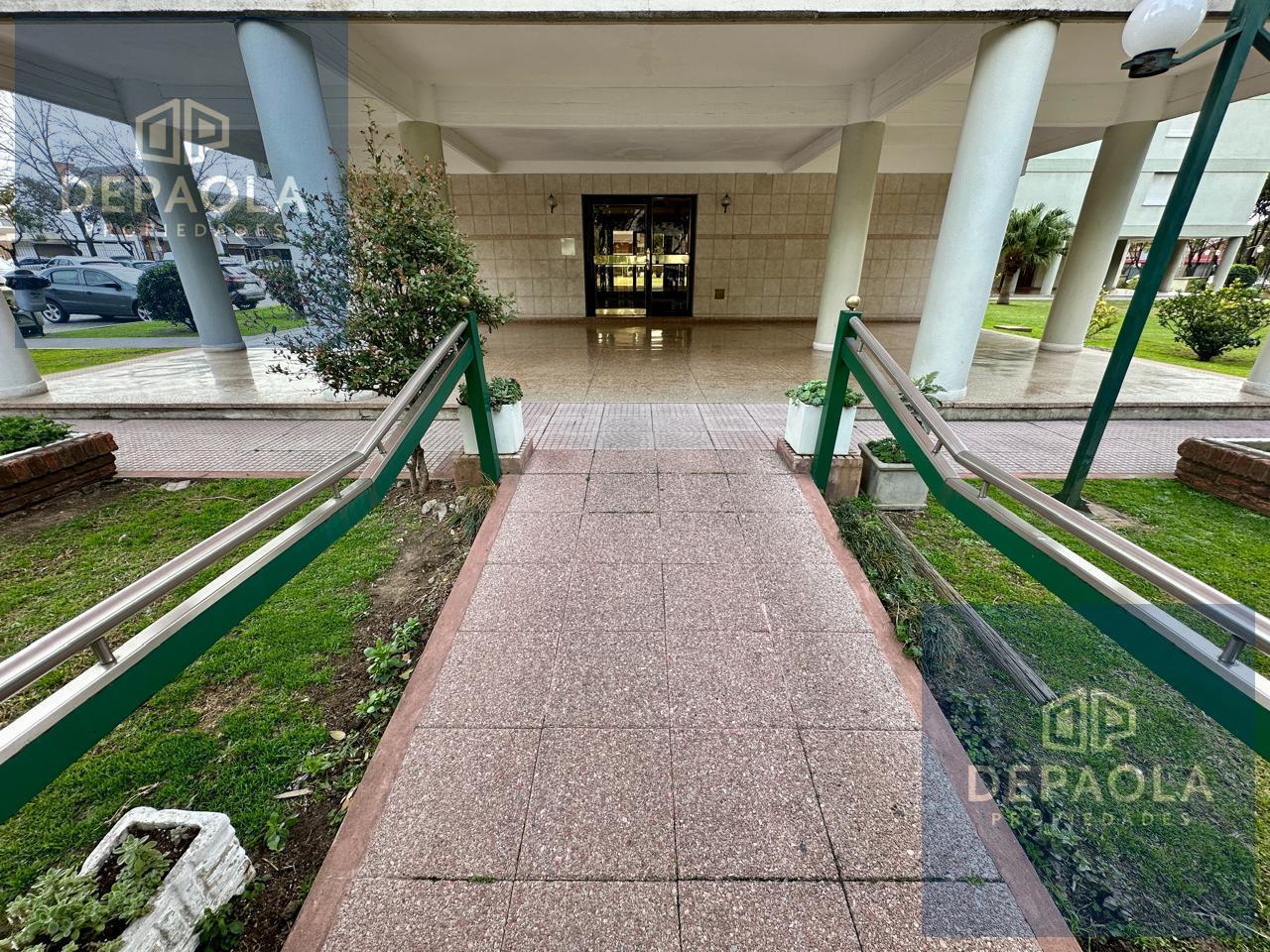 Foto de alquiler departamento refaccionado 4 ambientes con cochera, imagen 3