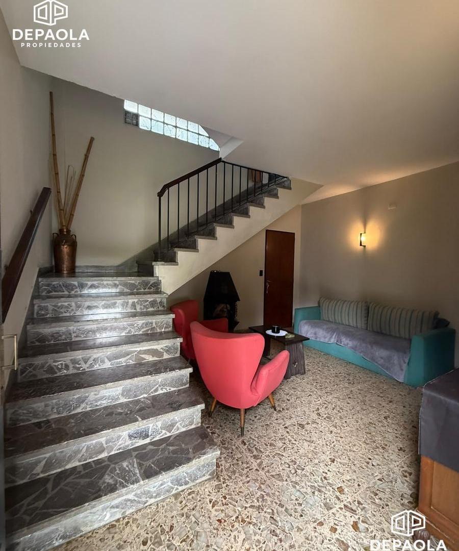 Foto de Venta barrio parque Casa 7 ambientes multifamiliar garage quincho, imagen 4
