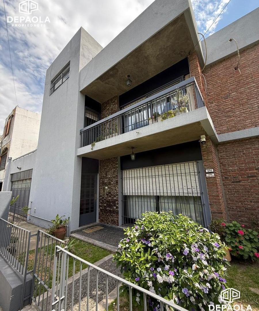 Foto de Venta barrio parque Casa 7 ambientes multifamiliar garage quincho, imagen 3