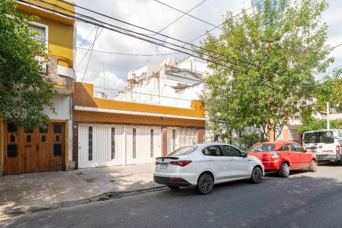 Venta Casa Multifamiliar con Jardin Floresta 3