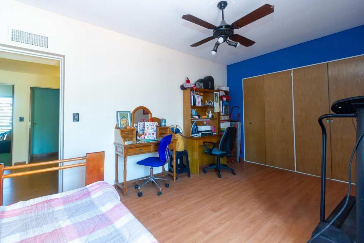 Venta Casa Enorme Jardín con Parrilla y Terraza 3