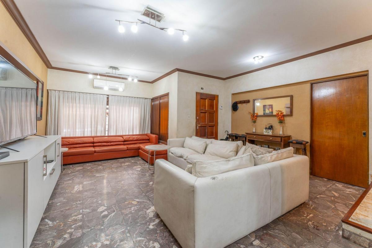 Casa en Venta Quincho, Parrilla, Cochera P/2 Autos 2