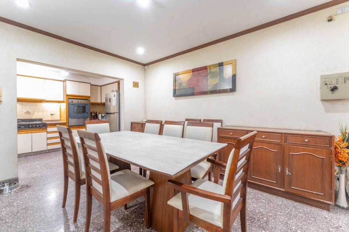 Casa en Venta Quincho, Parrilla, Cochera P/2 Autos 3