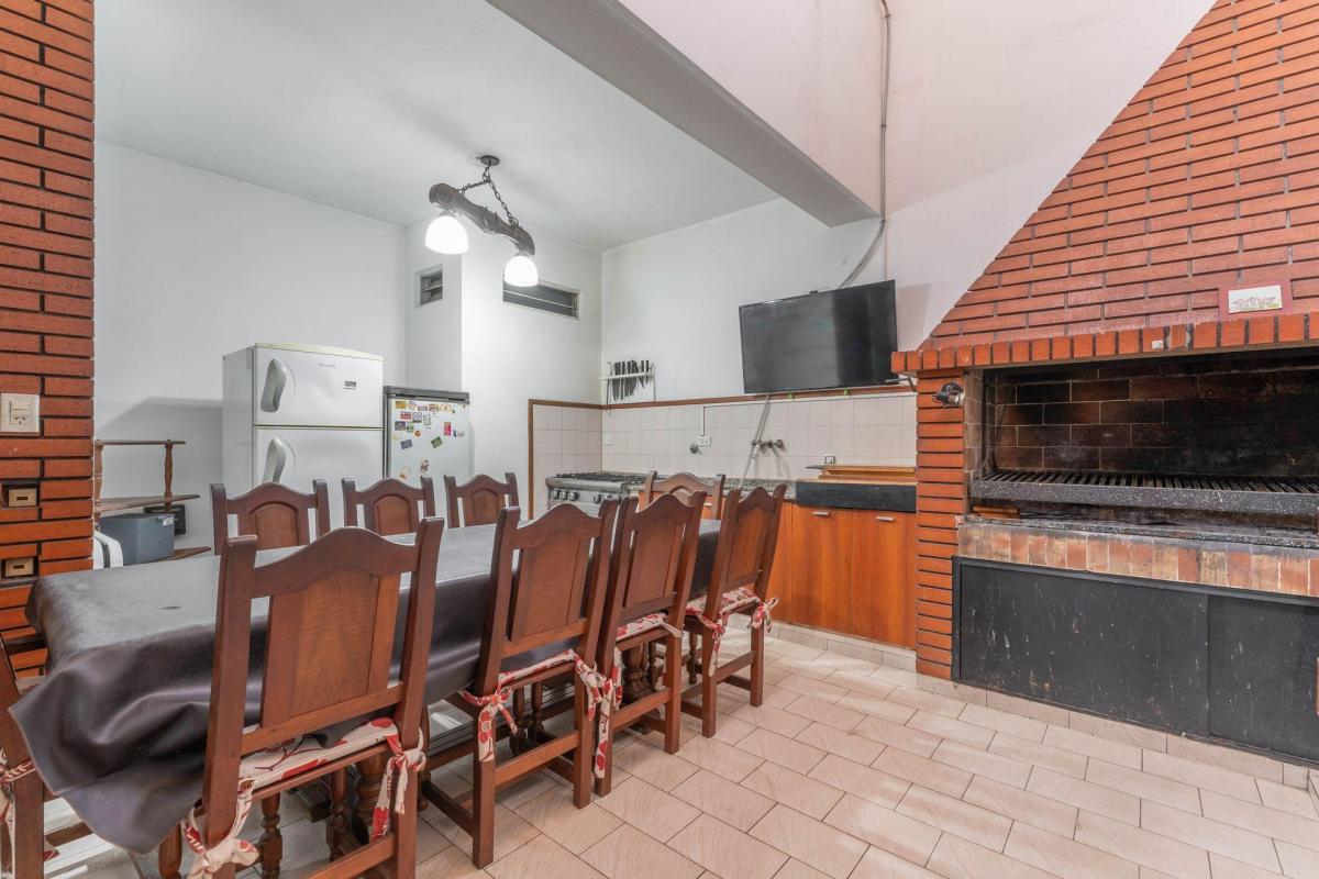 Casa en Venta Quincho, Parrilla, Cochera P/2 Autos 4