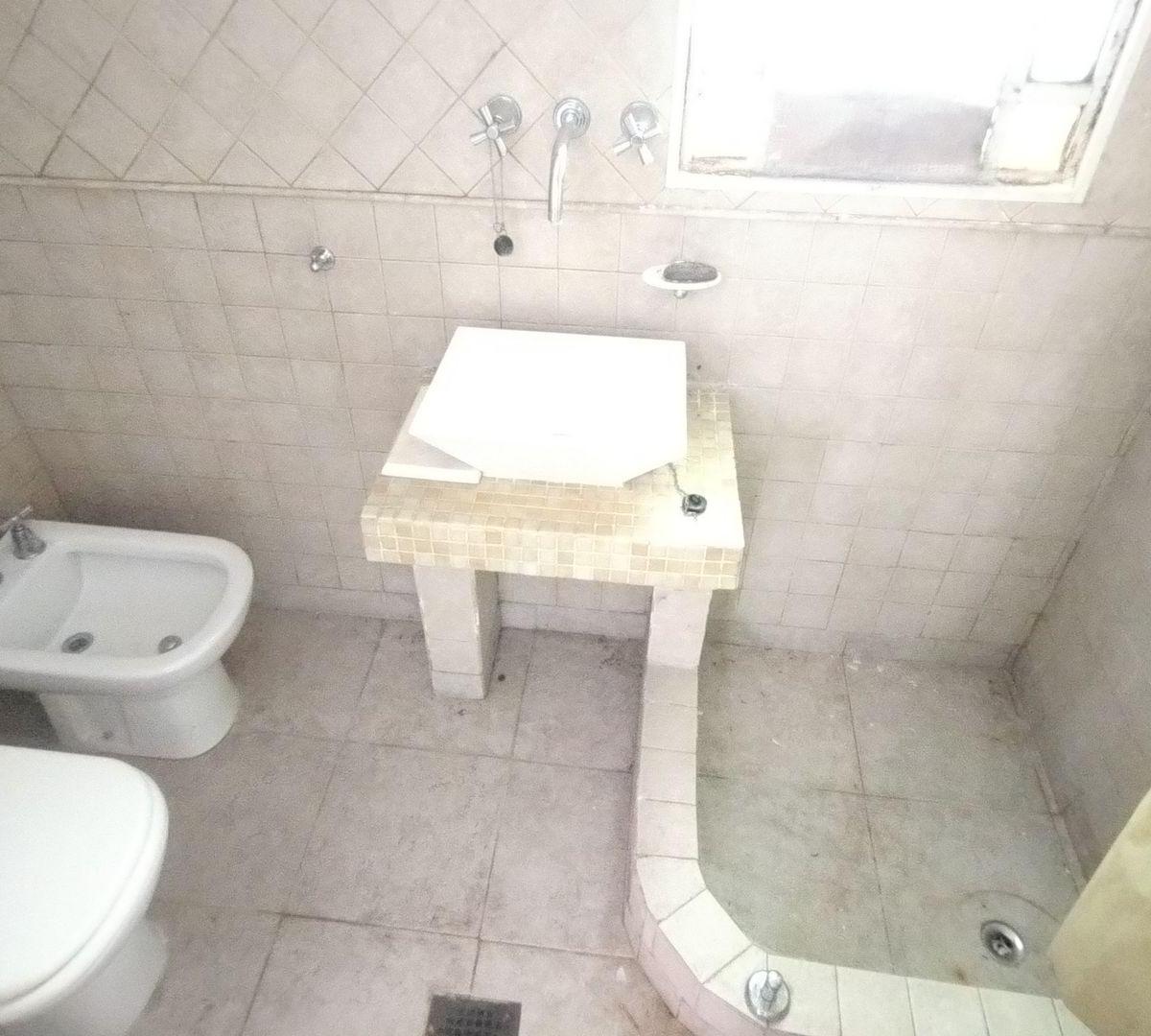 Venta Casa en Flores con 7 Ambientes Fondo Libre 2