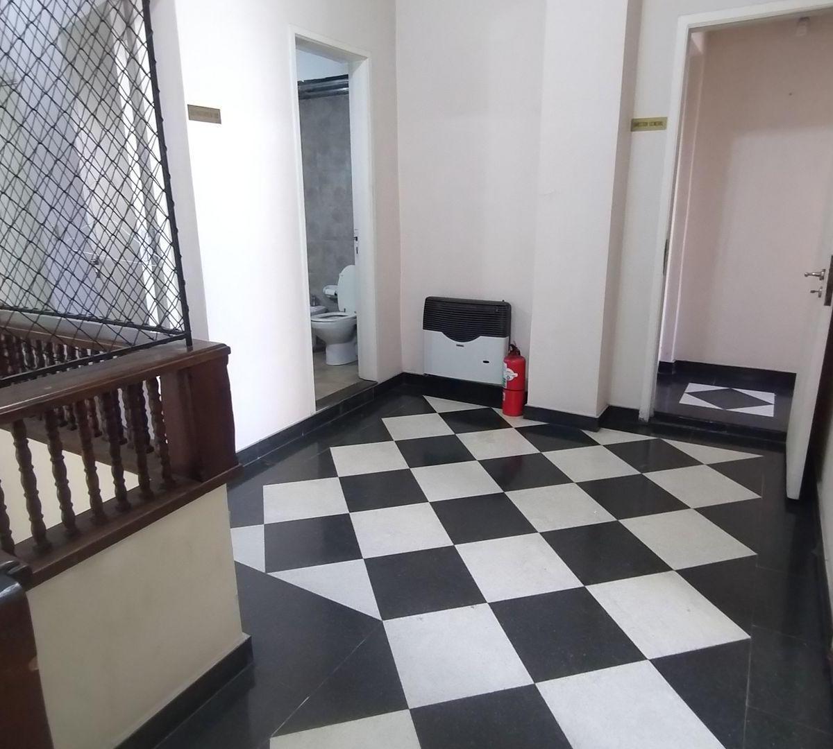 Venta Casa en Flores con 7 Ambientes Fondo Libre 4