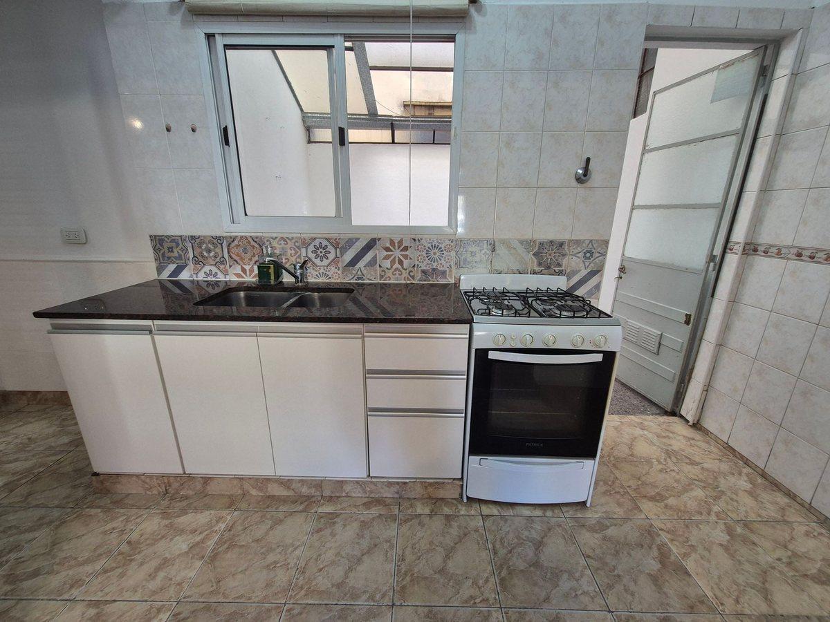 Venta PH 2 Ambientes Frente con Patio Sin Expensas 5