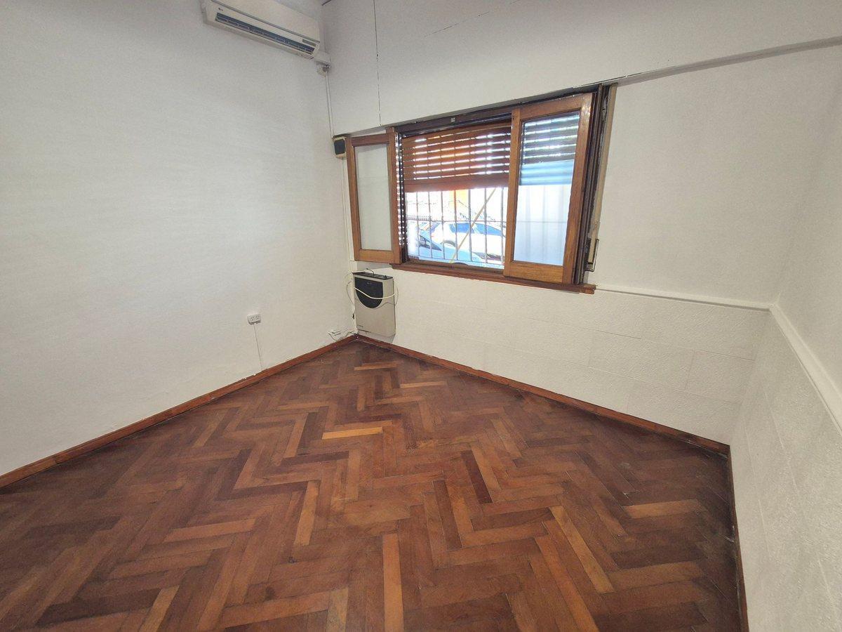 Venta PH 2 Ambientes Frente con Patio Sin Expensas 3