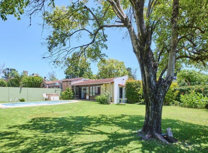 CASA LOTE PROPIO DOBLE FRENTE 760 M2 BARRIO INGLÉS 2