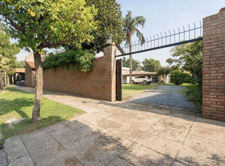 CASA LOTE PROPIO DOBLE FRENTE 760 M2 BARRIO INGLÉS 5
