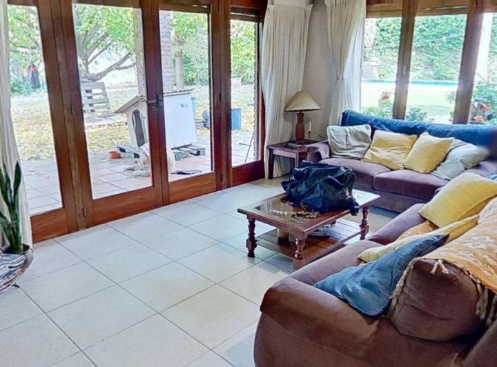 Increible casa 4 ambientes en Varela 3