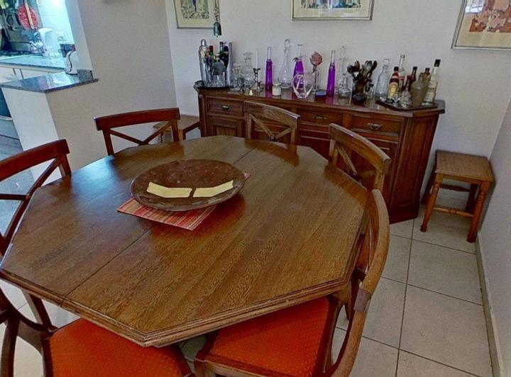 Increible casa 4 ambientes en Varela 5