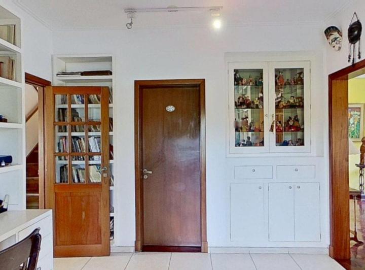 Increible casa 4 ambientes en Varela 1