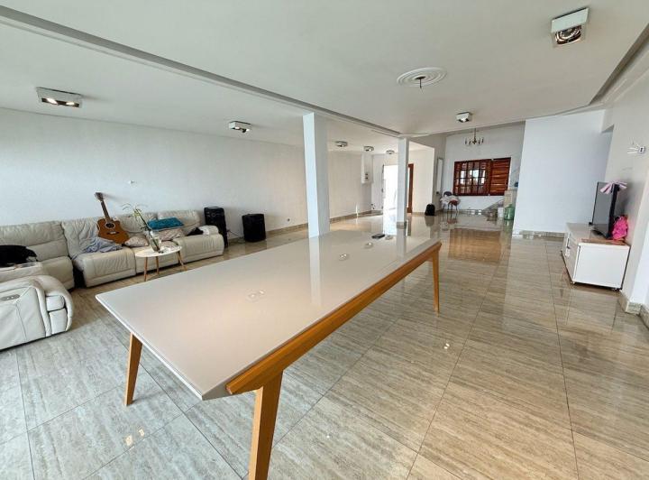 Casa de 4 dormitorios con pileta en Villa Devoto 2