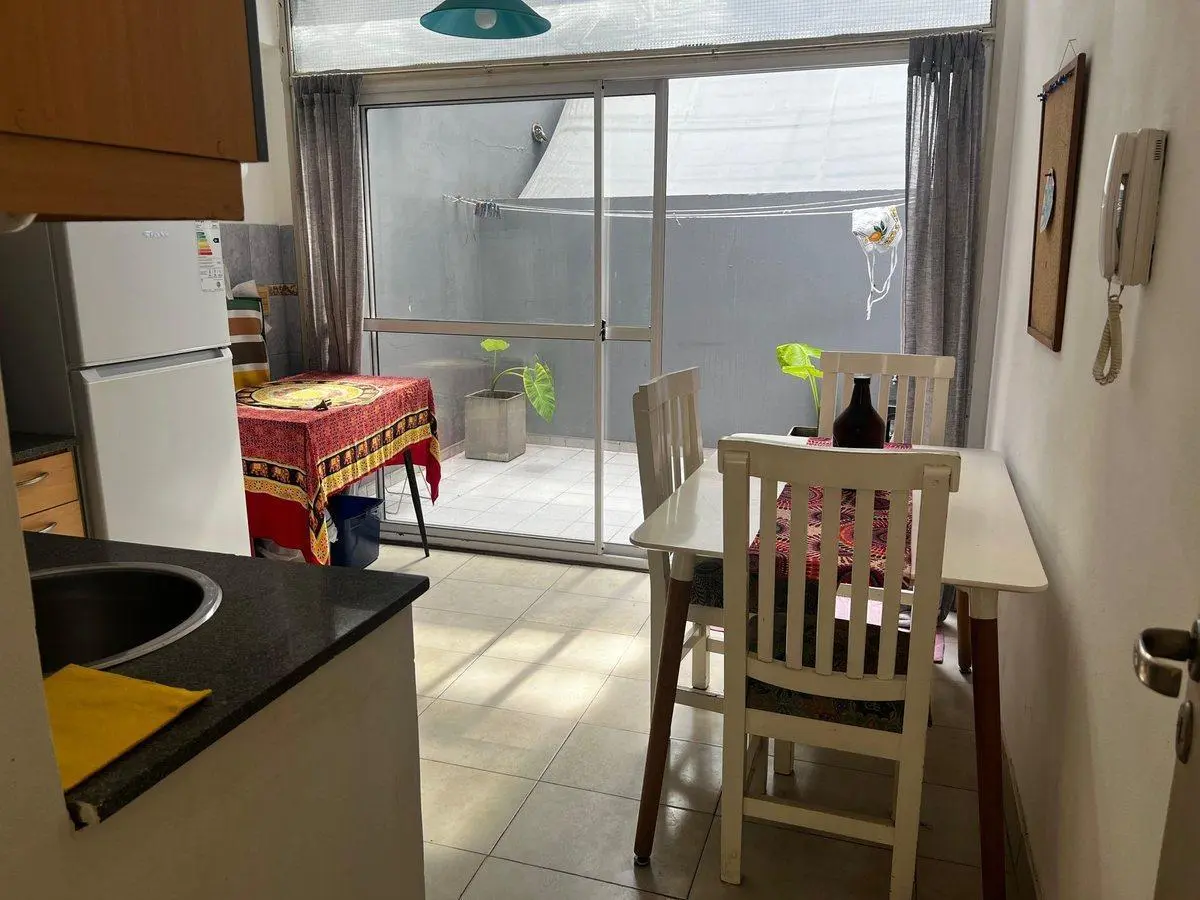 Alquiler temp Monoambiente Amob con patio Nuñez 3