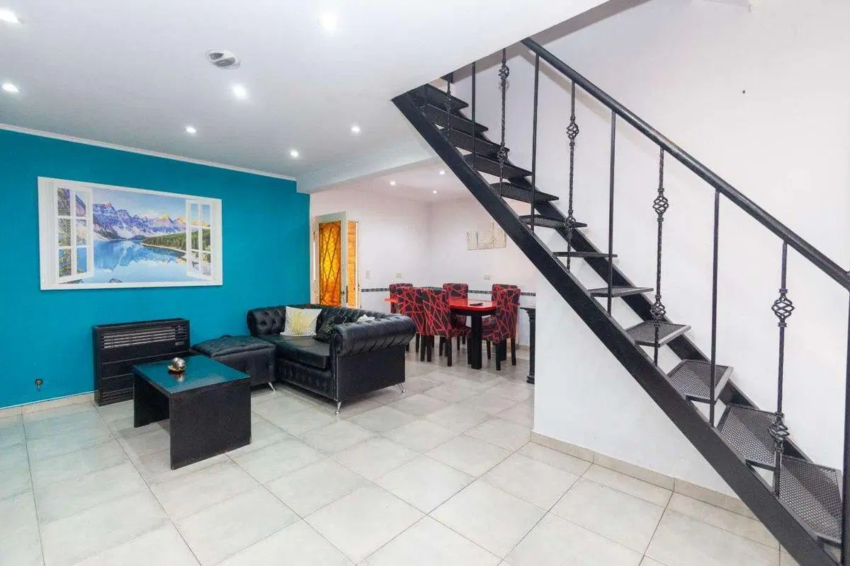 CASA 5 AMBIENTES CON COCHERA PILETA Y QUINCHO 2
