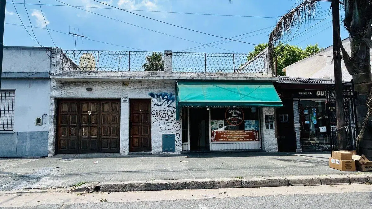 VENTA CASA 4 AMB GARAGE PATIO TERRAZA. CON LOCAL 4