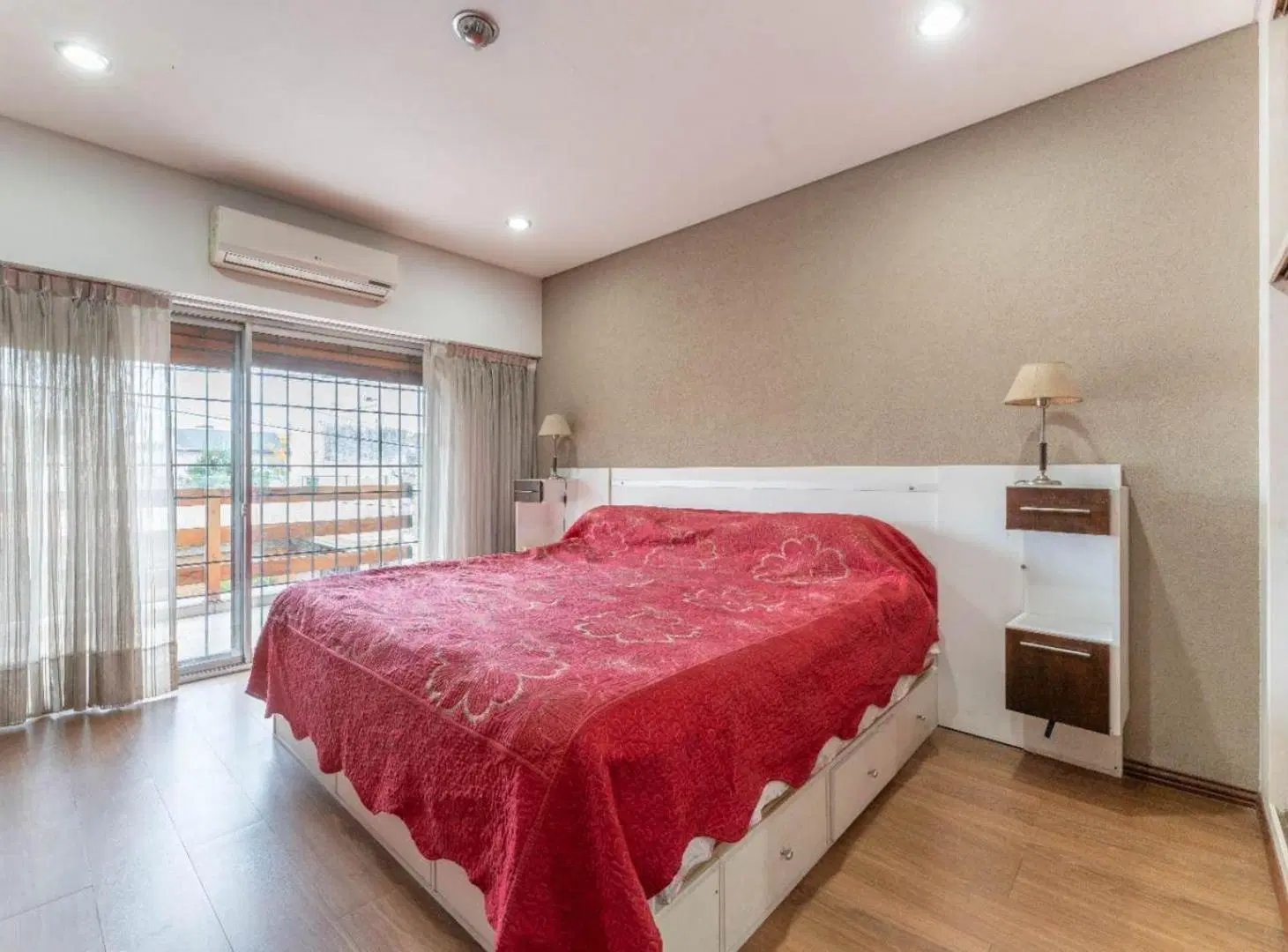 Casa en venta quincho, parrilla, cochera p/2 autos 3
