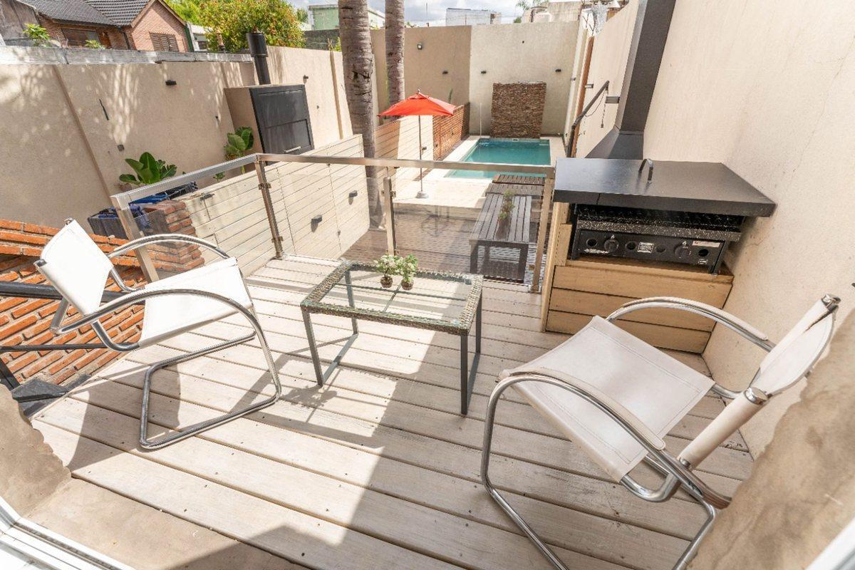VENTA CASA - 6 AMB  PILETA/JARDIN/COCHERAS