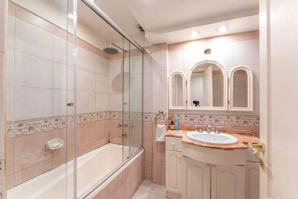 VENTA CASA - 6 AMB  PILETA/JARDIN/COCHERAS 3