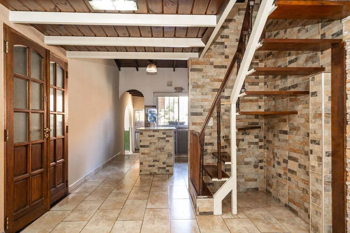 VENTA CASA 5 AMBIENTES C/PILETA PARRILLA Y COCHERA 4