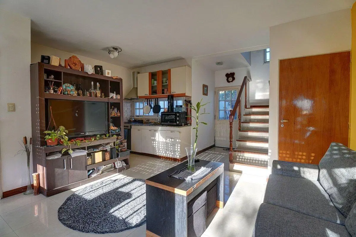 Venta PH 2 amb + altillo con patio Monte Castro 5