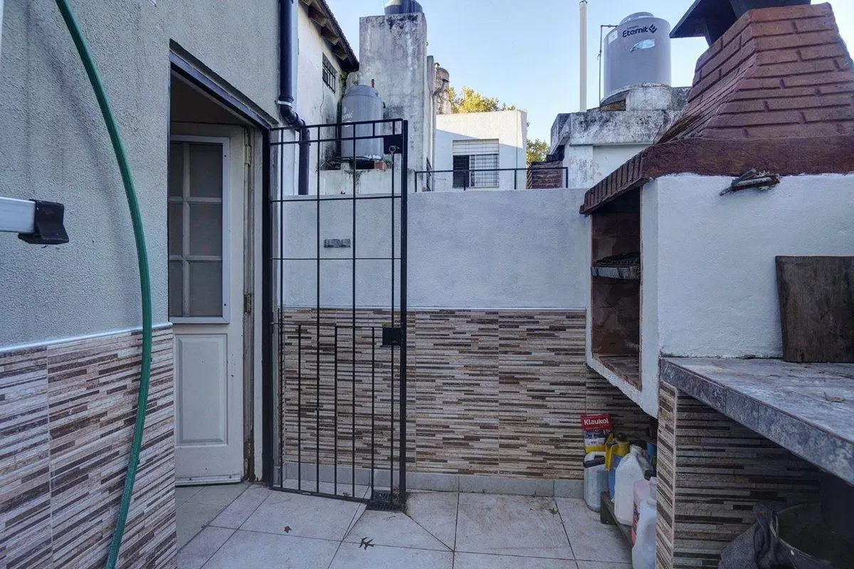 Venta PH 2 amb + altillo con patio Monte Castro 3