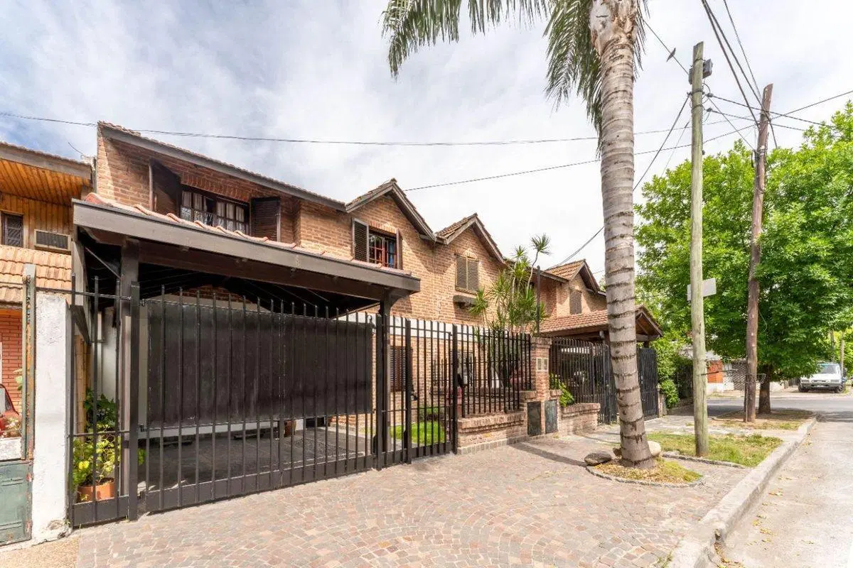 VENTA PH TIPO CASA 4 AMB COCHERA JARDIN PARRILLA 3