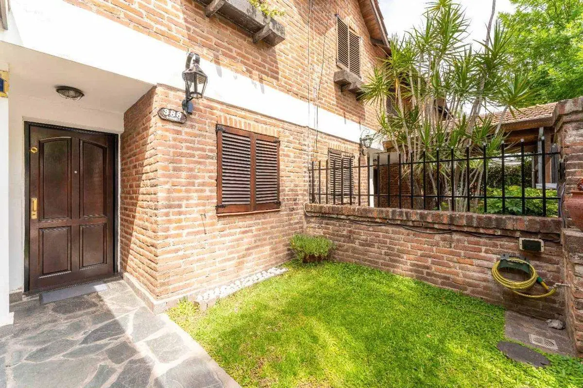 VENTA PH TIPO CASA 4 AMB COCHERA JARDIN PARRILLA 2