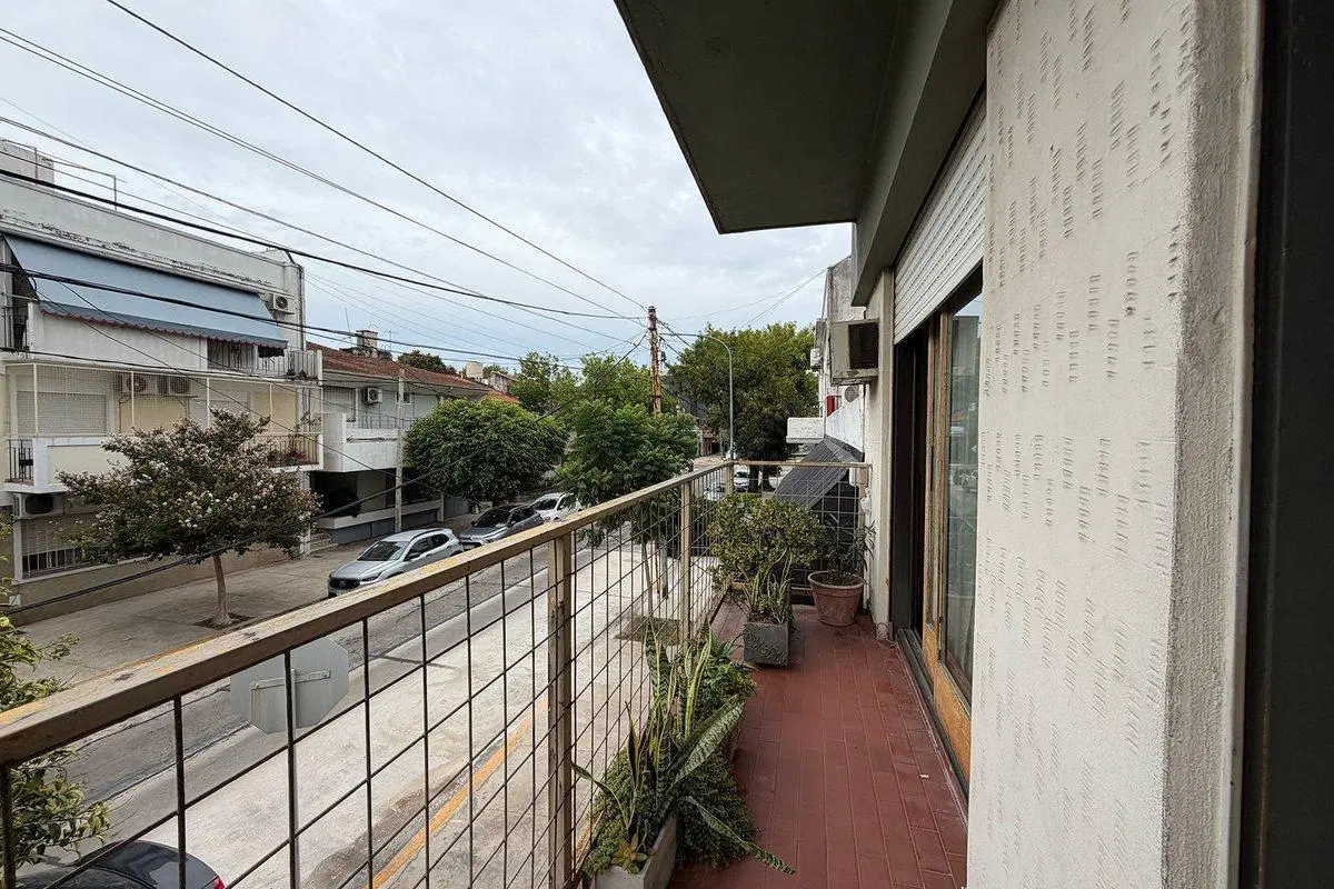 Departamento 4 ambientes. Balcón. Patio Versalles 3