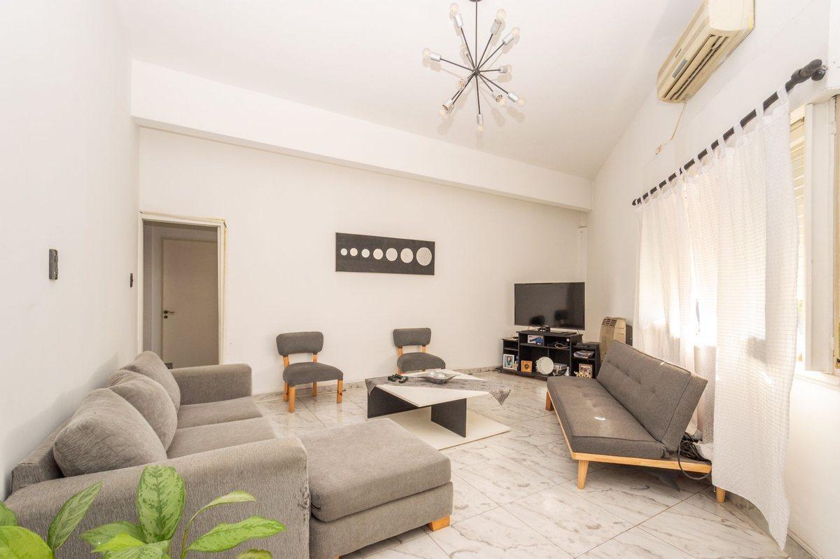 CASA 5 AMB. C/TERRAZA PROPIA Y COCHERA BARRIO NAÓN