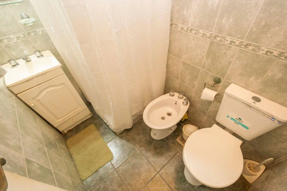 CASA 5 AMB. C/TERRAZA PROPIA Y COCHERA BARRIO NAÓN 3