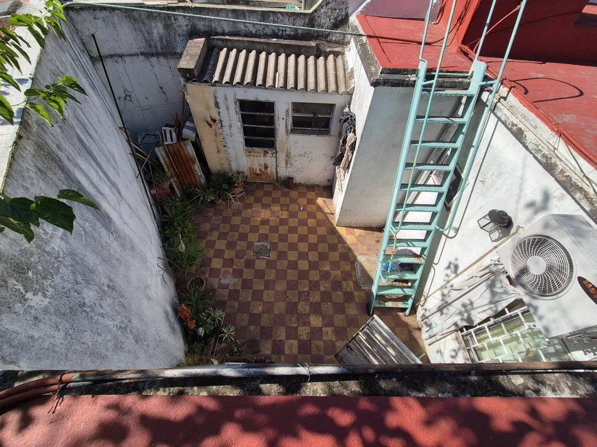 Casa 3 amb c/patio, local al frente, a refaccionar 2