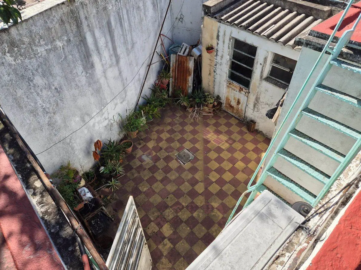 Casa 3 amb c/patio, local al frente, a refaccionar 5