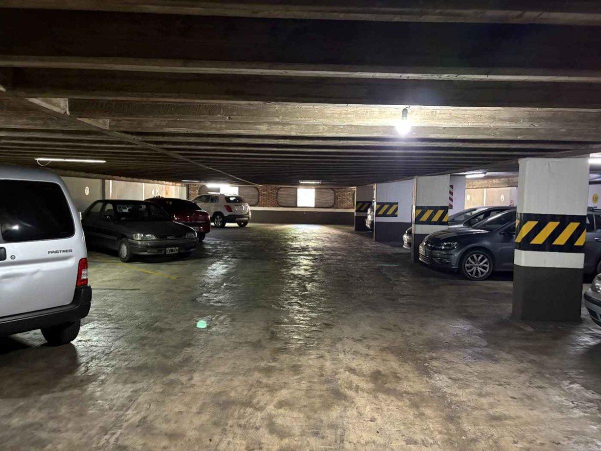 Venta Excelente Cochera 2do piso sobre Av Santa Fe