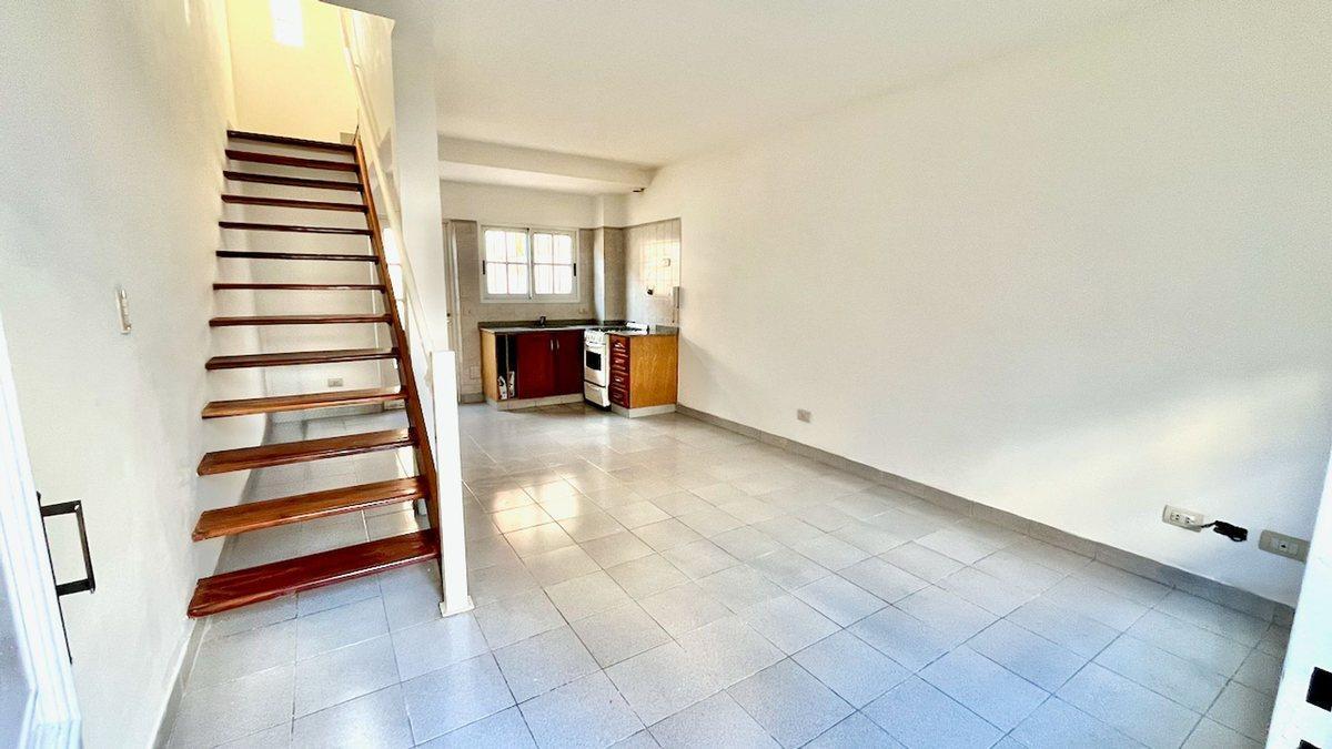 VENTA PH 2 ambientes Ramos Mejia PB Patio 55m2