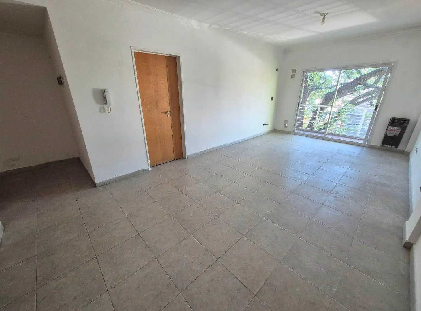 Venta monoambiente con balcón al frente 2