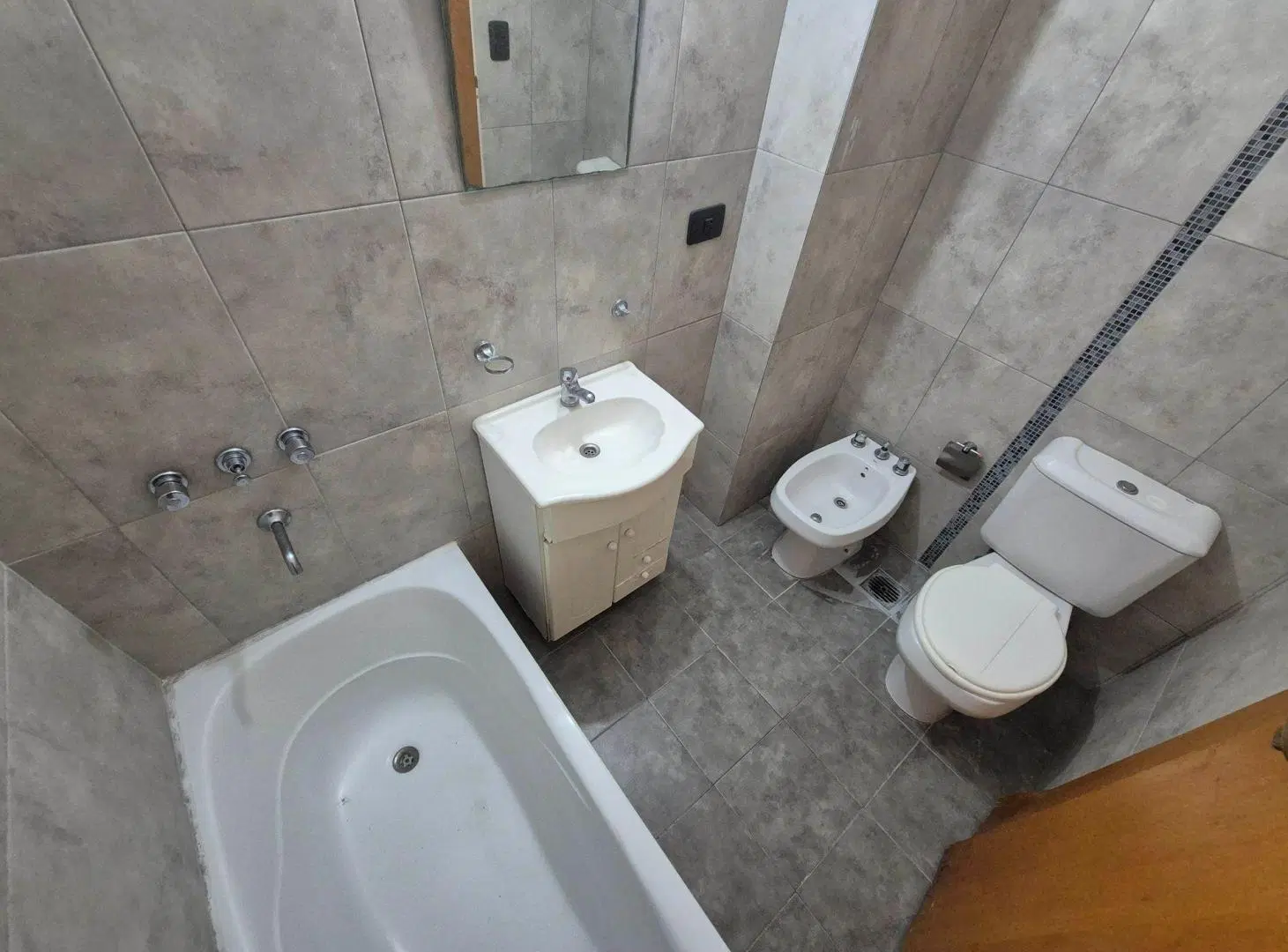 Venta monoambiente con balcón al frente 4