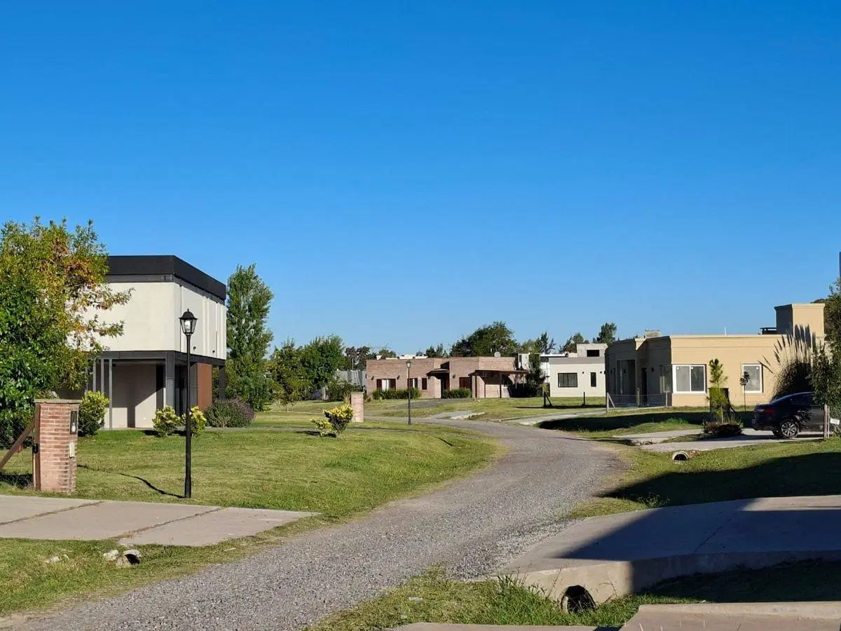 LOTE AL GOLF DE 1232 M² EN PILAR – FINANCIACIÓN 5