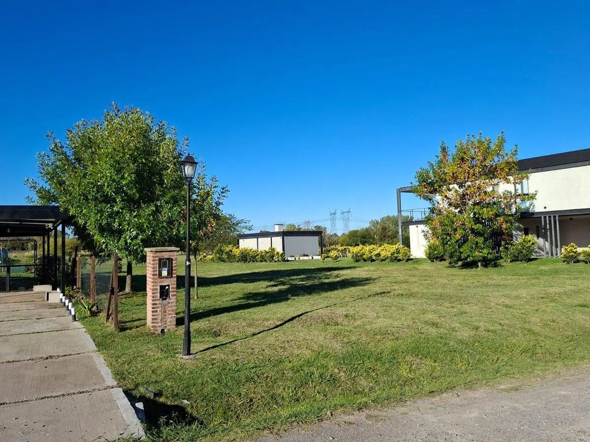 LOTE AL GOLF DE 1232 M² EN PILAR – FINANCIACIÓN 2