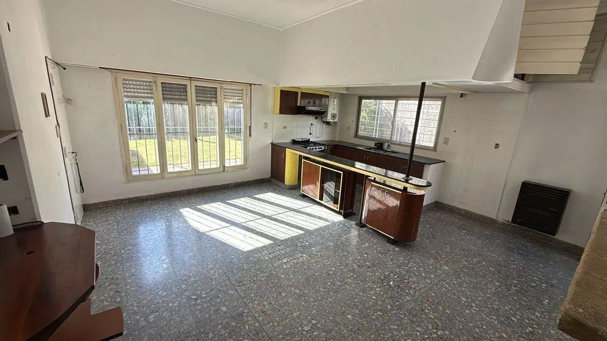Casa 3 ambientes Lote propio con Patio y Cochera 5