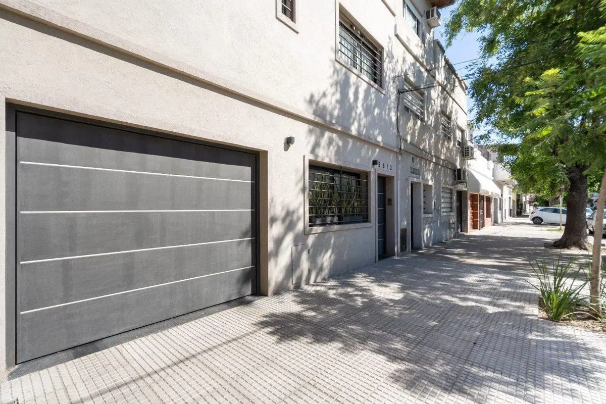 CASA EXC. ESTADO 4 AMBS COCHERA, PARRILLA PATIO 5